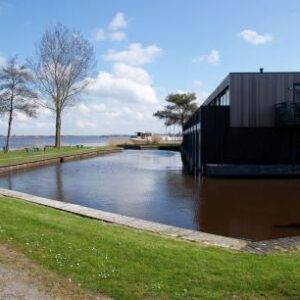 Watervilla Aan de Friese Meren